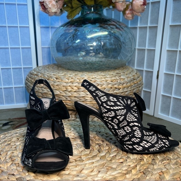 Seychelles Special Edition Bobbin Lace Pumps - Picture 11 of 12